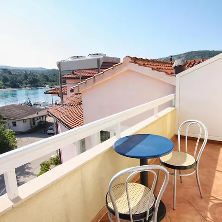 And By The Sea - 3088 Guest house Primosten